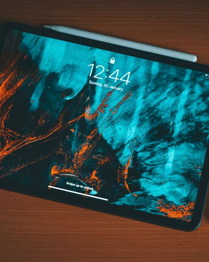 iPad con Apple Pencil sobre un escritorio